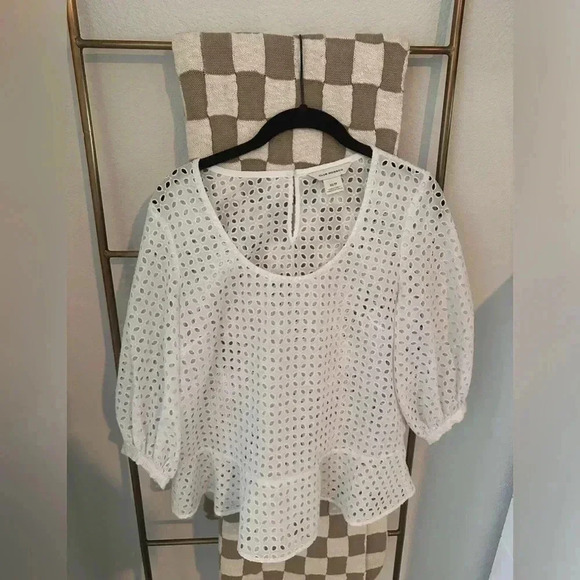 CLUB MONACO EYELET WHITE TOP size XS - Picture 1 of 8